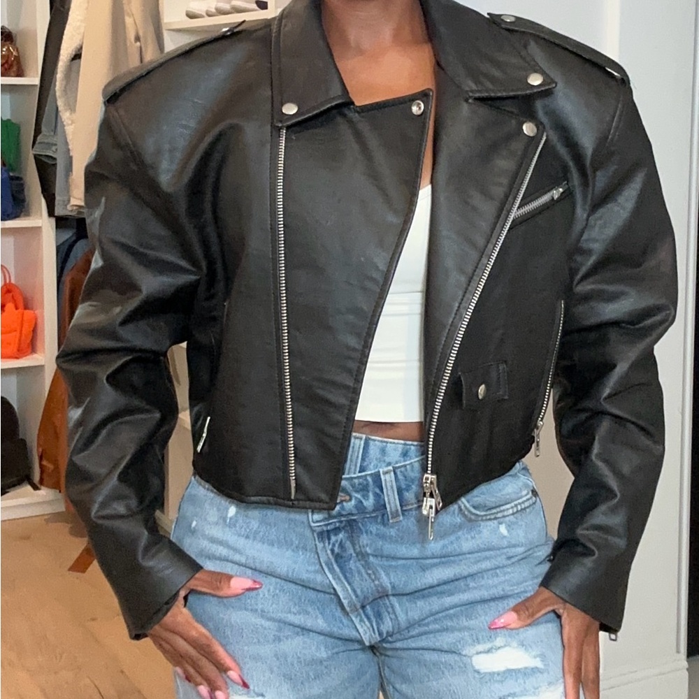The Frankie Shop TIDUS CROPPED BIKER JACKET - BLACK